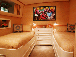 twin cabin with two single beds